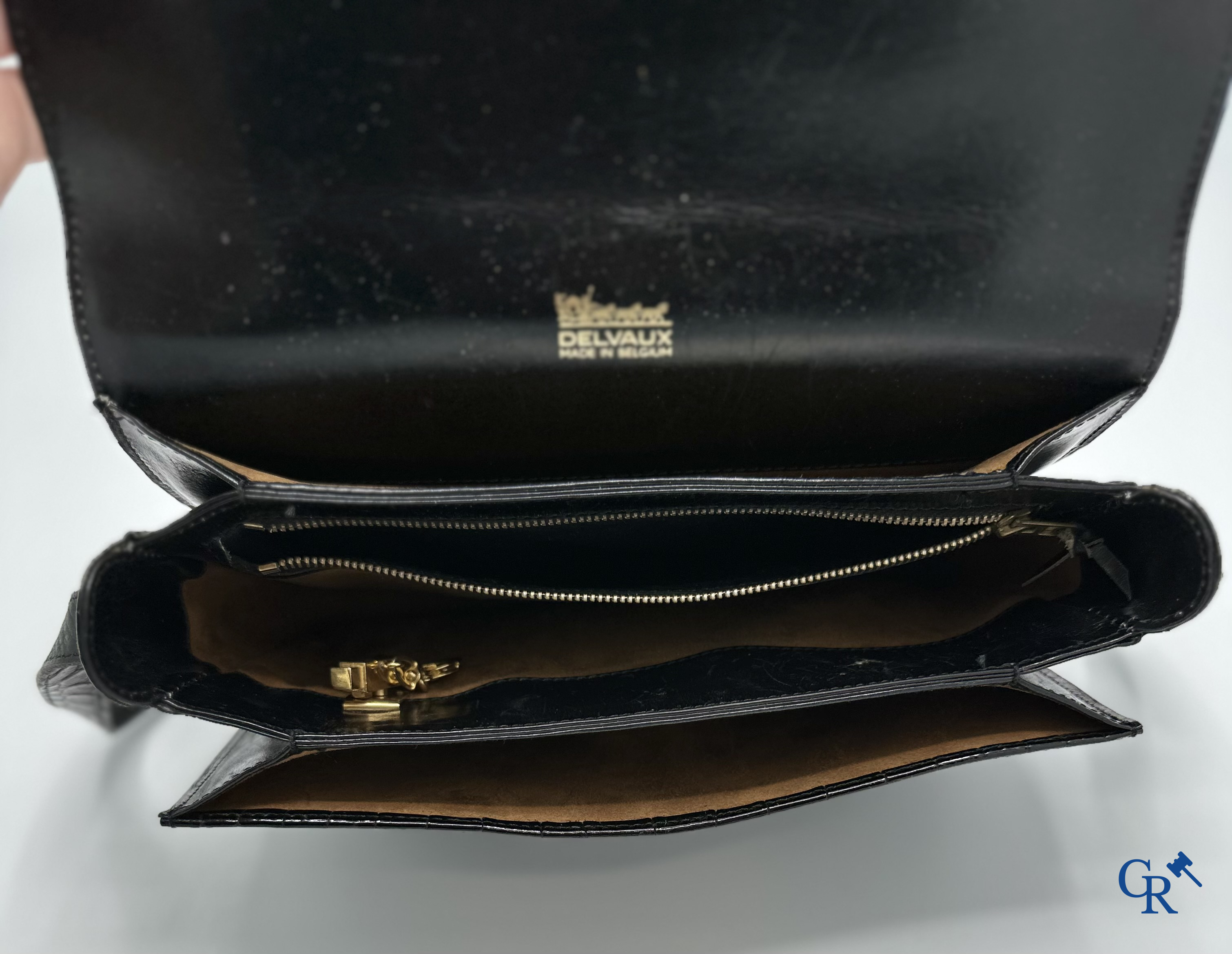 Delvaux: Sac à main en cuir noir.<br />
Bon état.