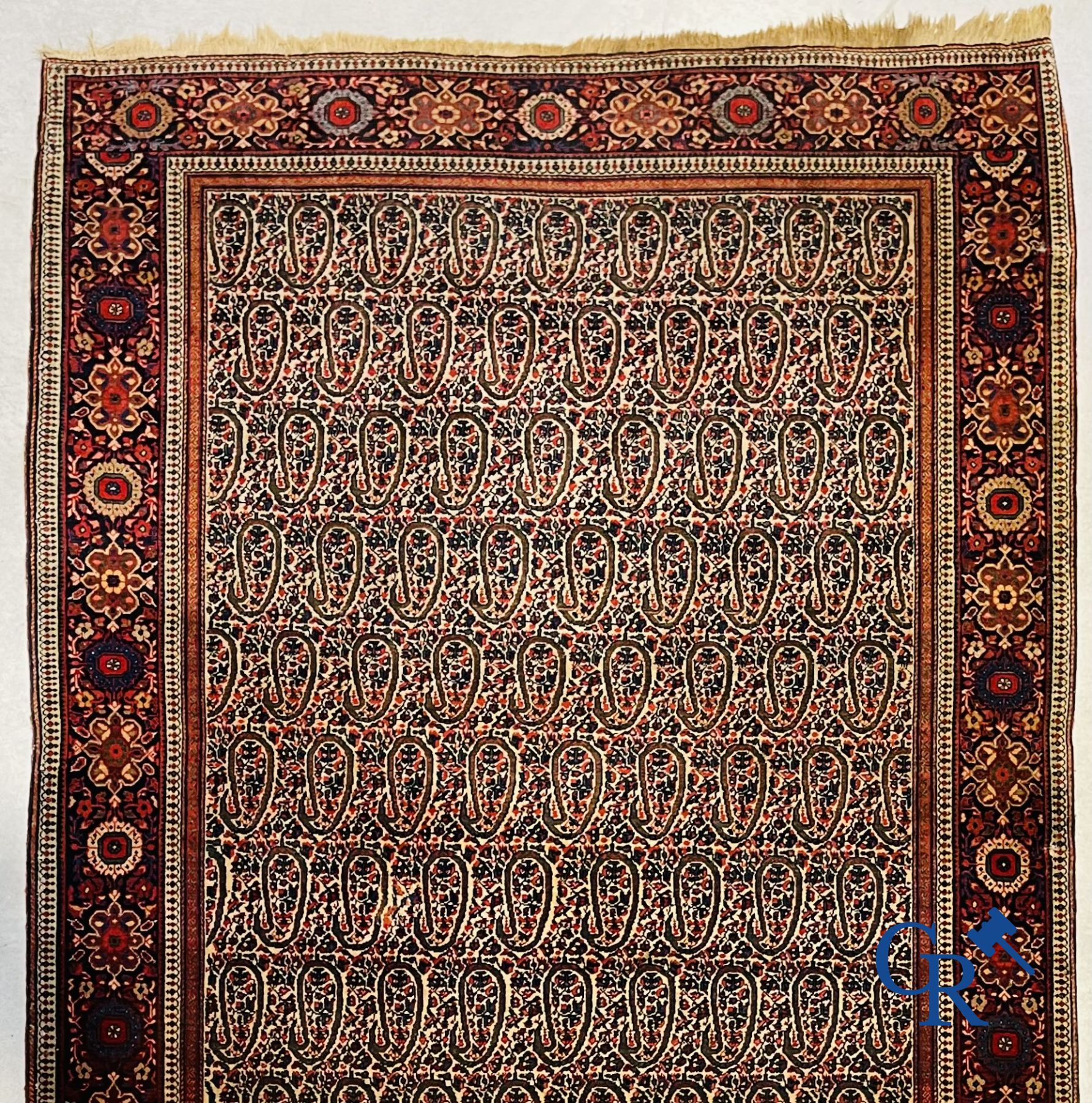 Tapis: Tapis oriental ancien.