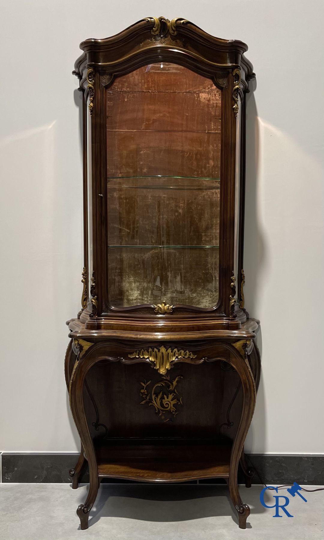 Showcase in walnut. LXV style. around 1900.