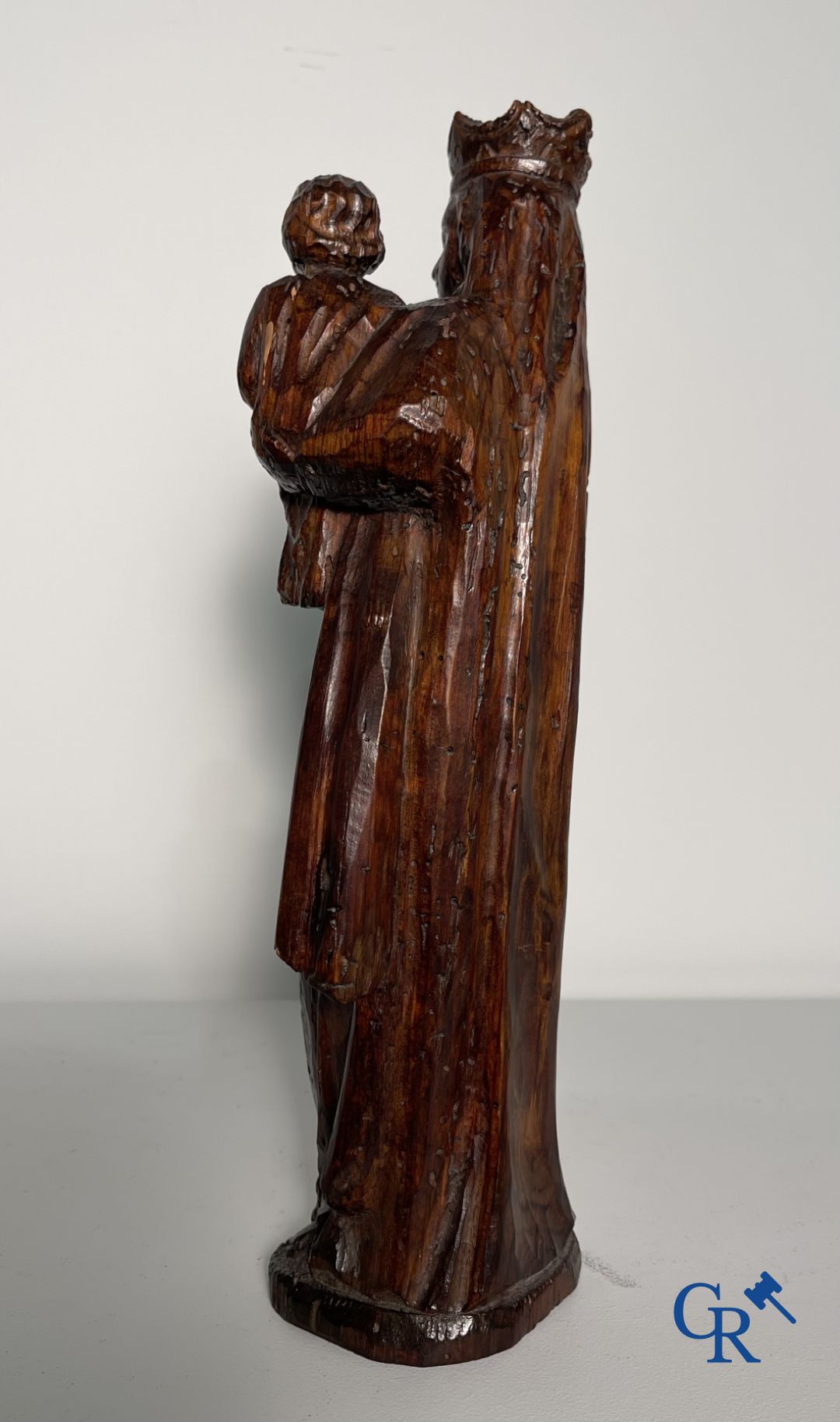 Wooden statue: Mary with child.