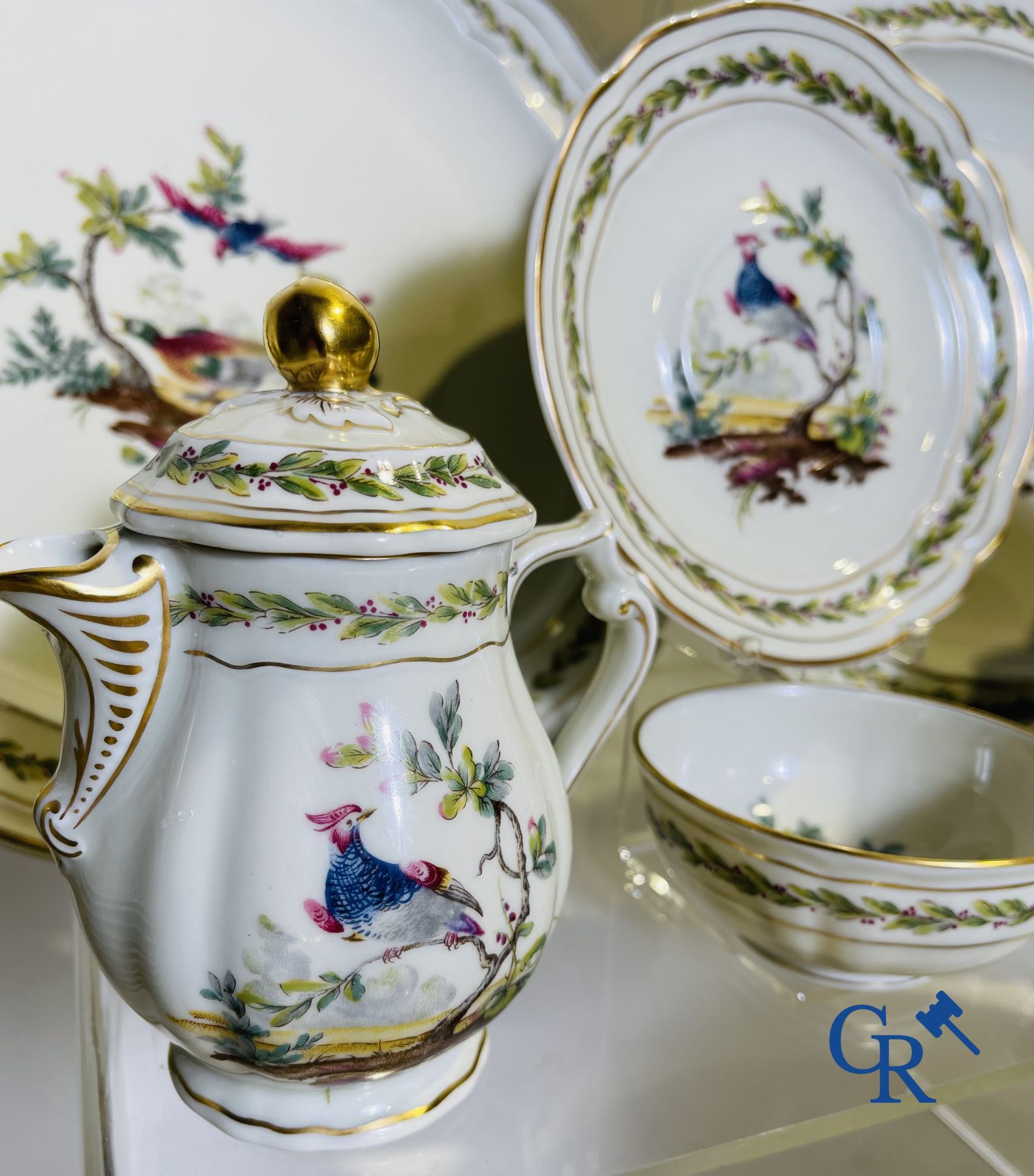 Limoges. L. Bernardaud & Cie. Beautiful dinner set in Limoges porcelain. Model Chevreuse.