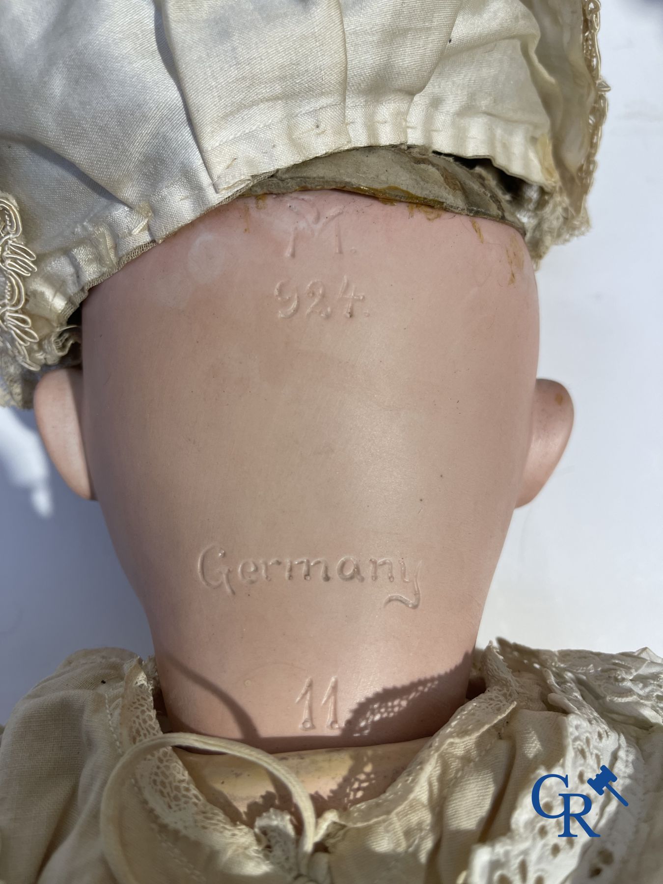 Toys: antique dolls: a lot of 3 antique dolls with porcelain head.