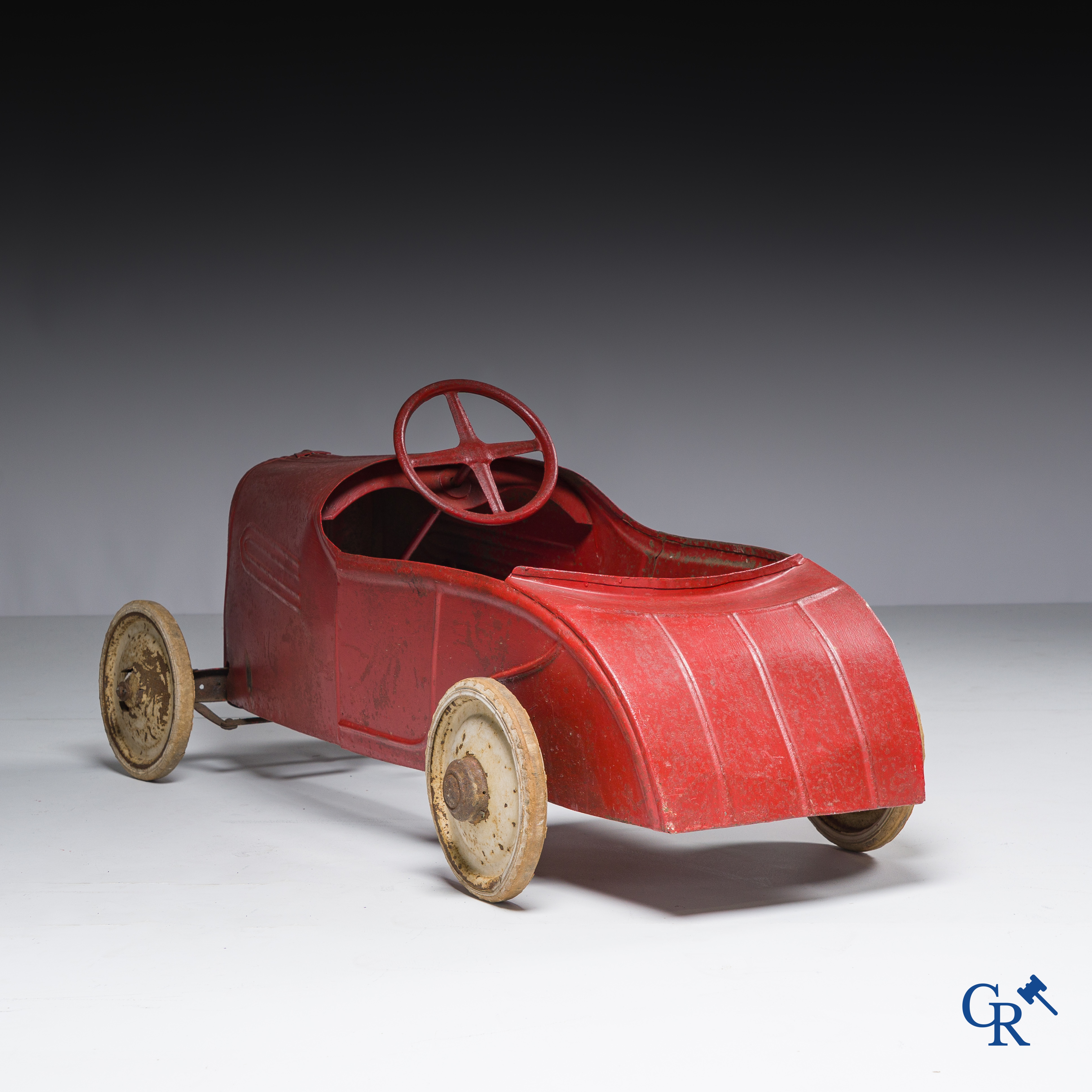 Torck, Deinze. Pedal car with white rubber tires and original emblem. 