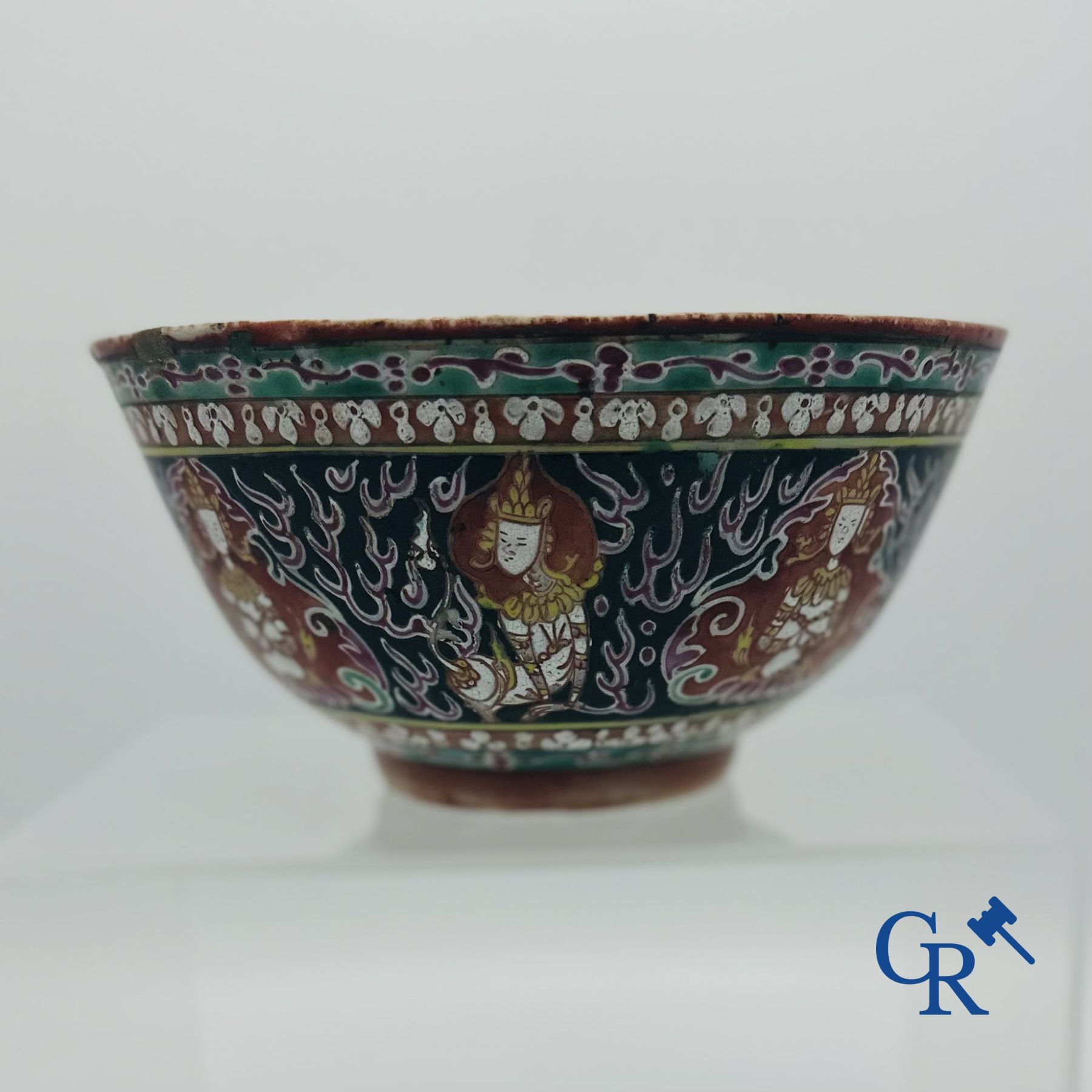 A Chinese bowl in Bencharong porcelain. 19th century.