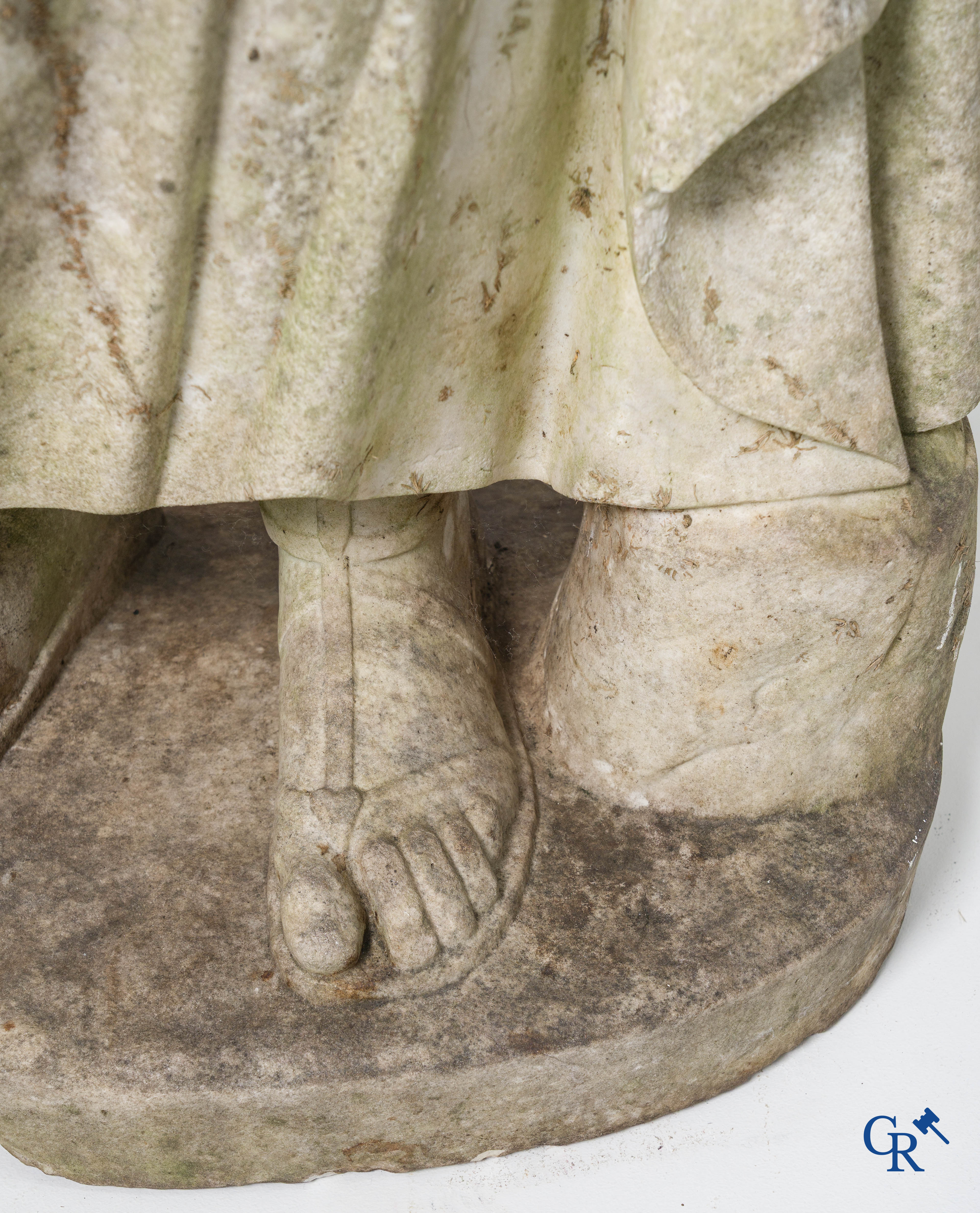 2 Imposante sculpturen in gebeeldhouwd marmer. De Romeinse godin Cerès en de Griekse god Asklepios. Circa 1700-1750.