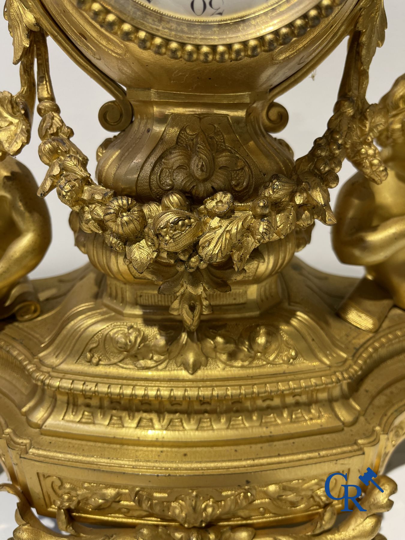 3-piece gilded bronze chimney set in LVI-style with putti. Jules Petit à Paris. Napoleon III period.