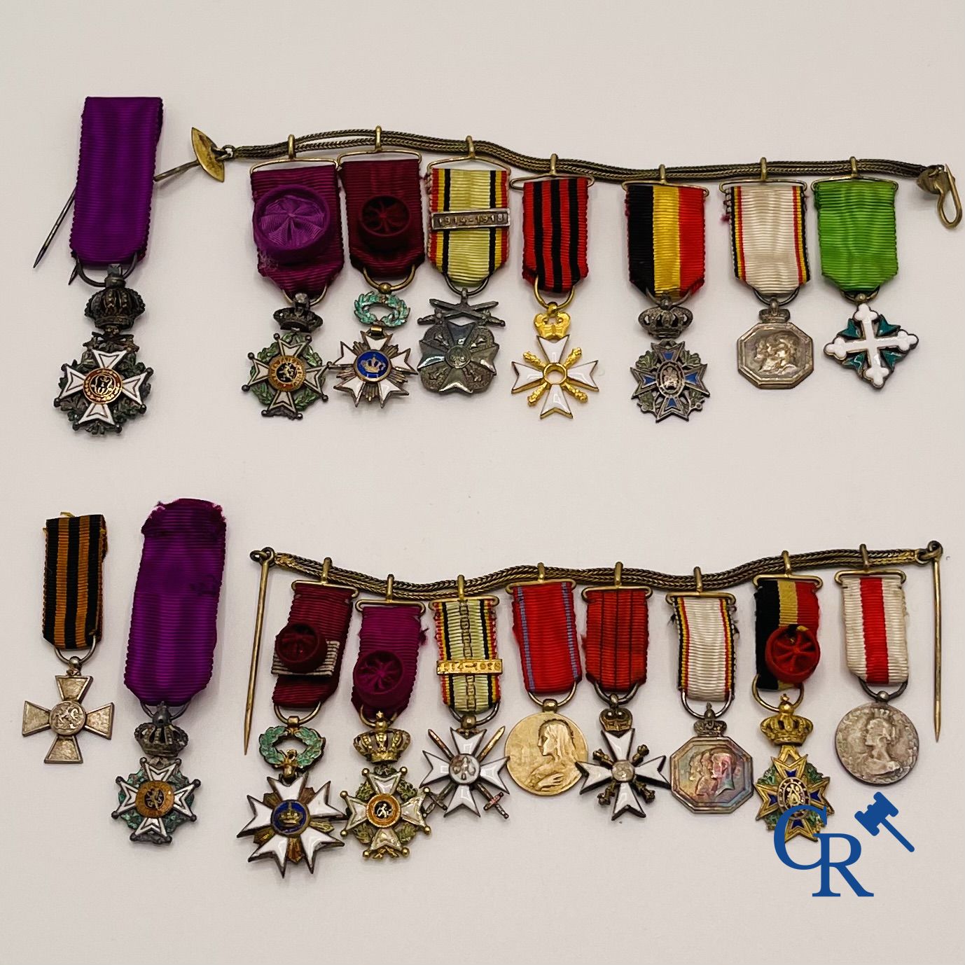 Medals / decorations: Lot of 3 miniature chaines of which 1 in gold 18K (750°/00) set with multiple decorations.