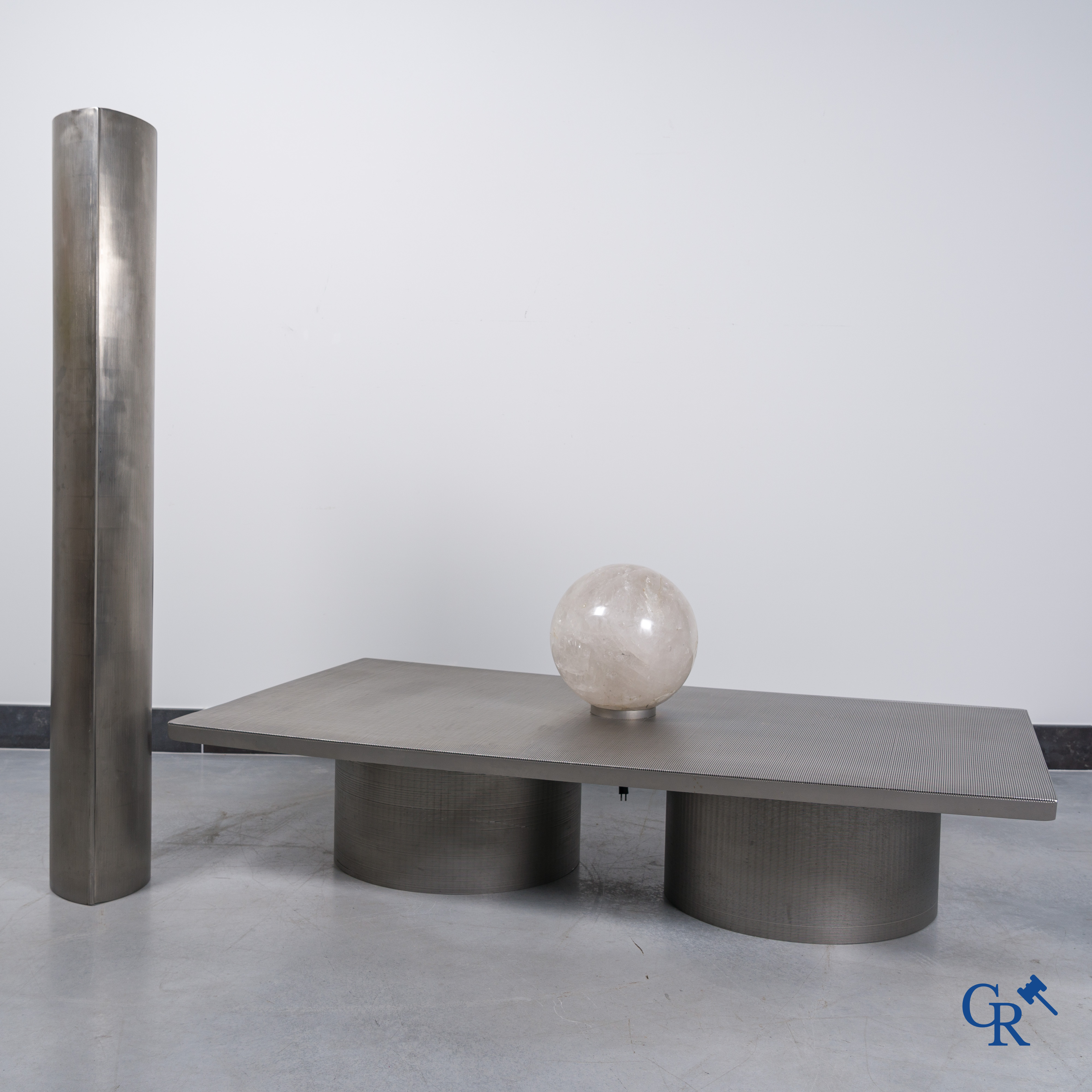 Ben Trovato (XX) Exceptional ensemble of a coffee table and floor lamp in polished steel and rock crystal.