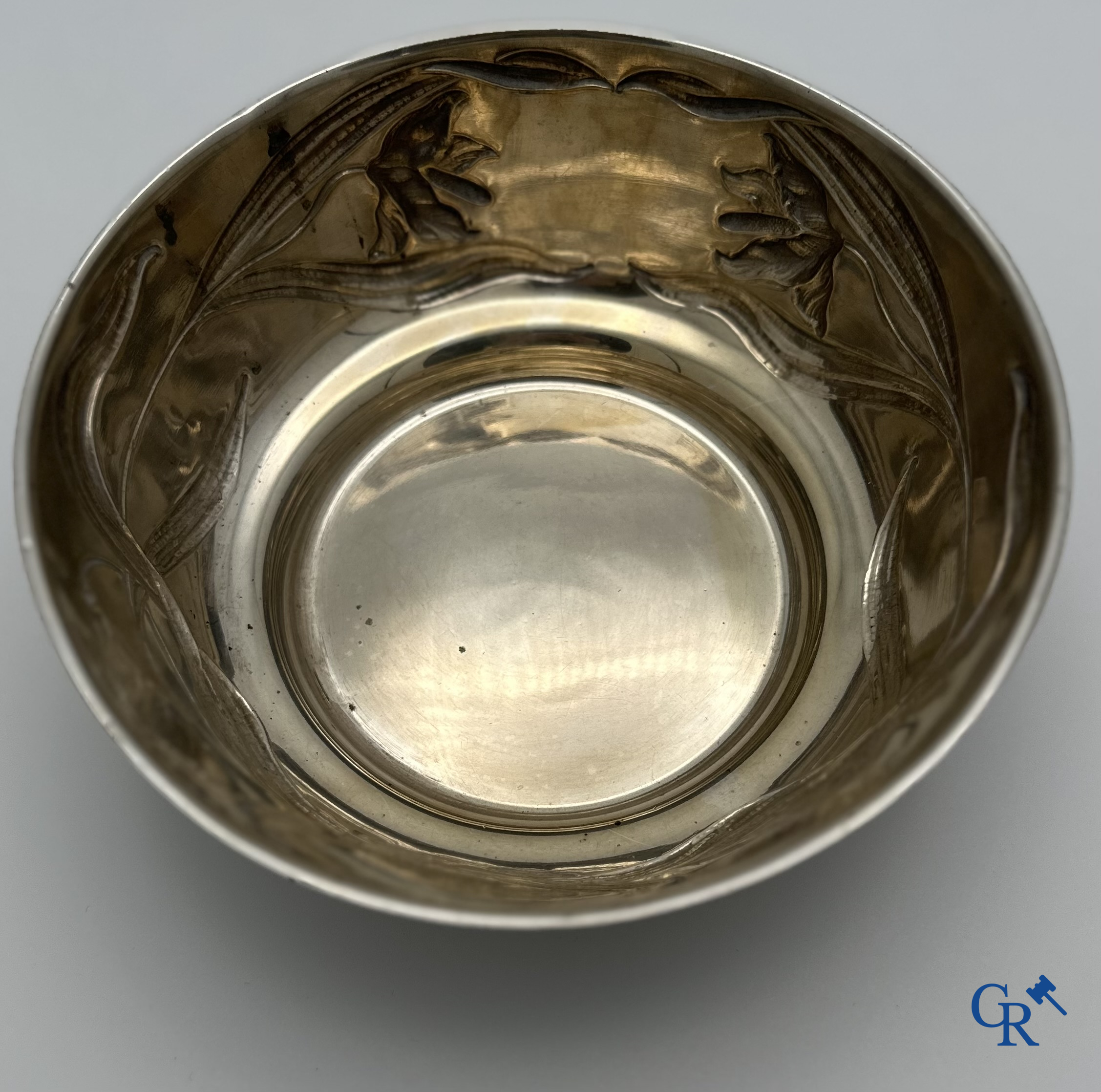 Art Nouveau: Silver dish with floral decor. Hallmarks: Jäger - RK - Minerva