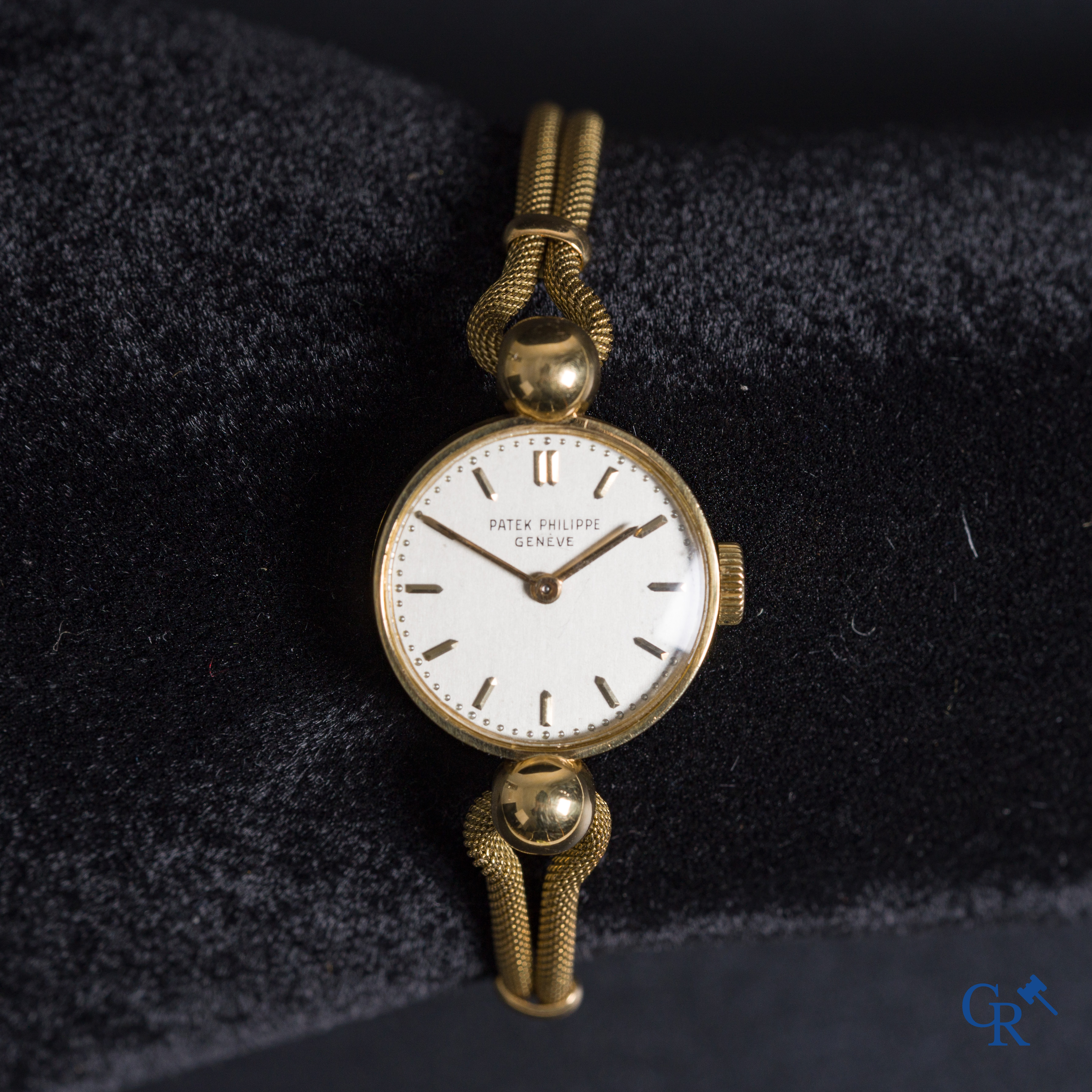 Watches: Patek Philippe Geneva: A ladies wristwatch in gold 18K (750°/00).