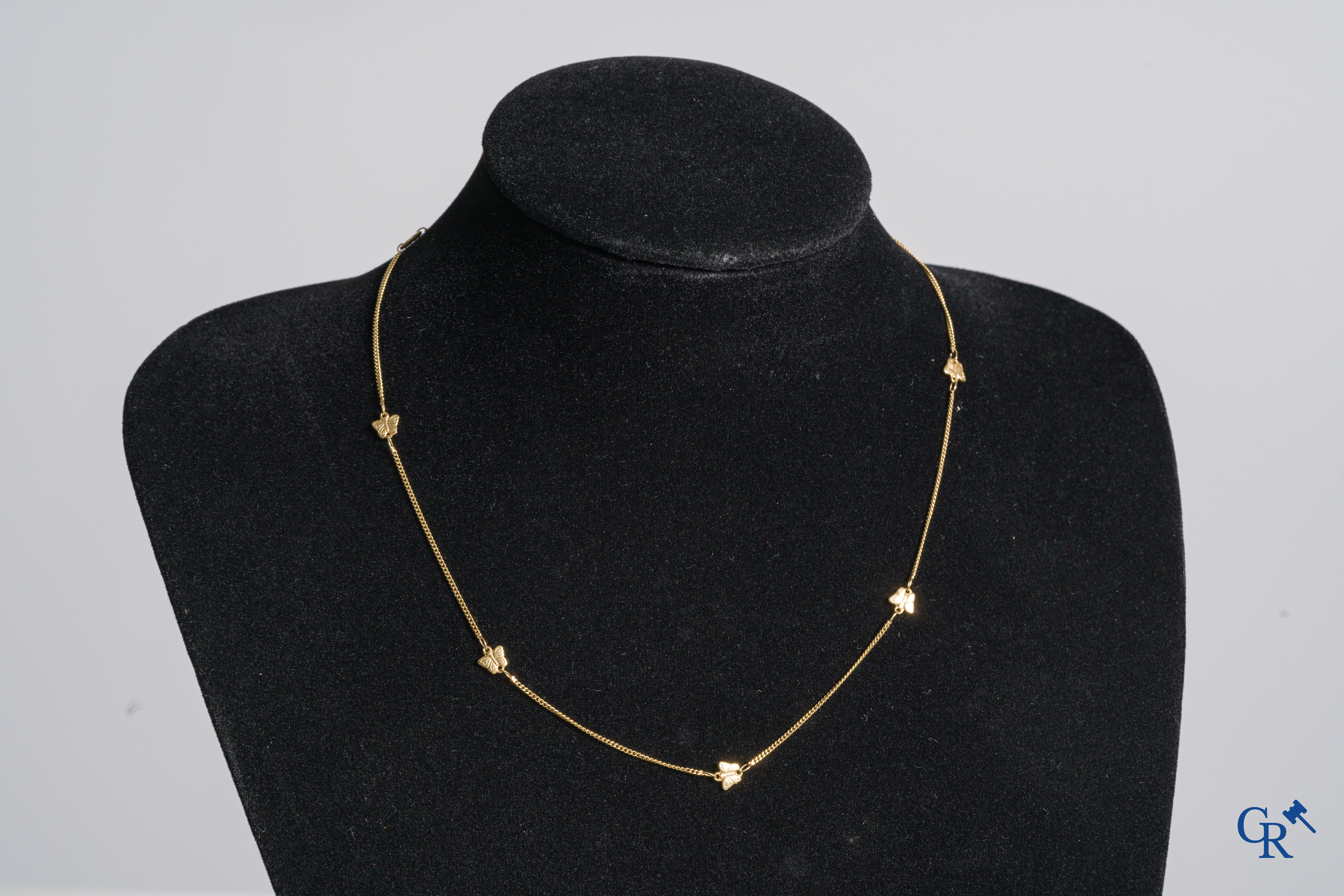 Bijoux: 2 bagues et un collier en or 18K (750 °/00).