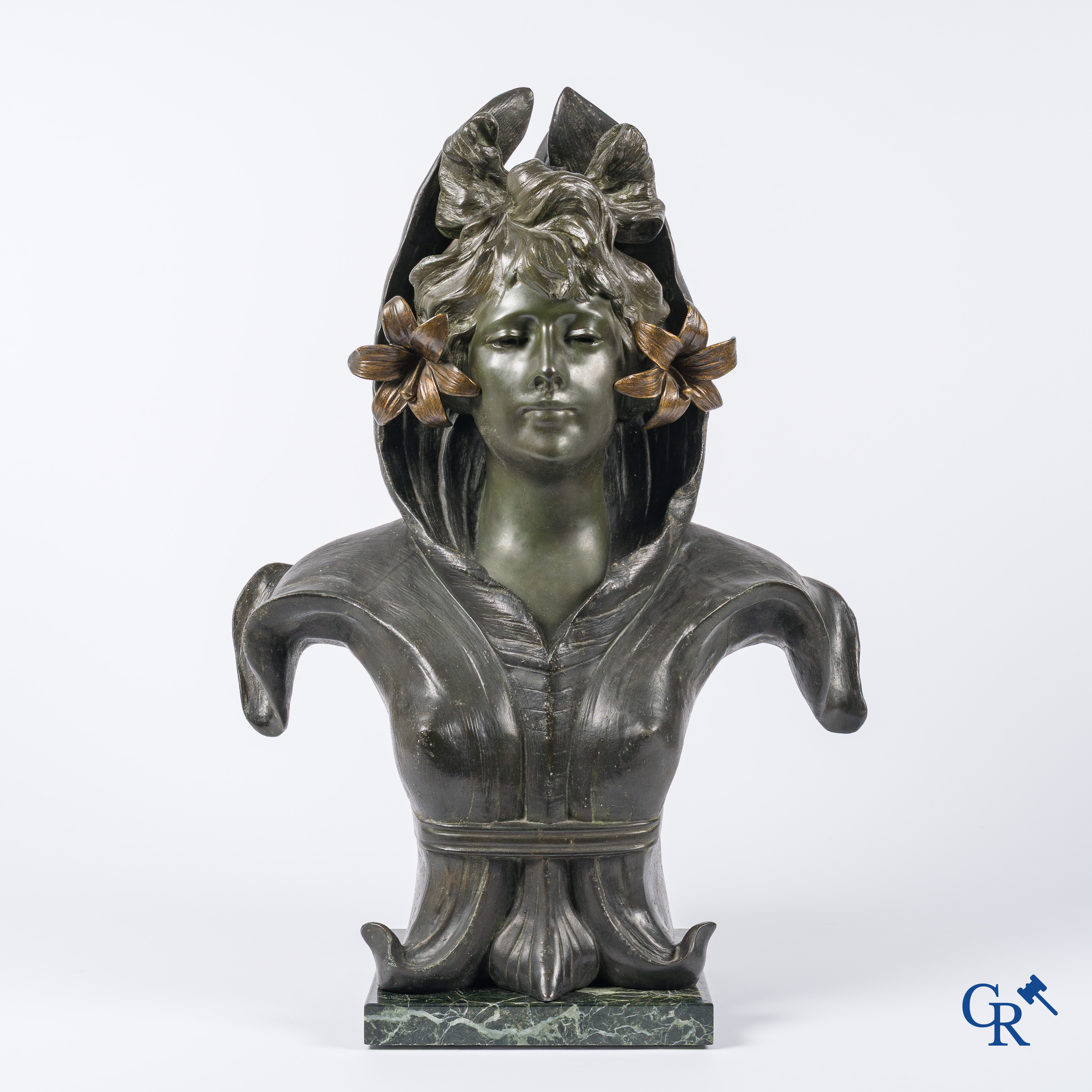 Antoine Joseph Van Den Kerckhove. Buste van Sarah Bernhardt in gepatineerd brons en metaal.