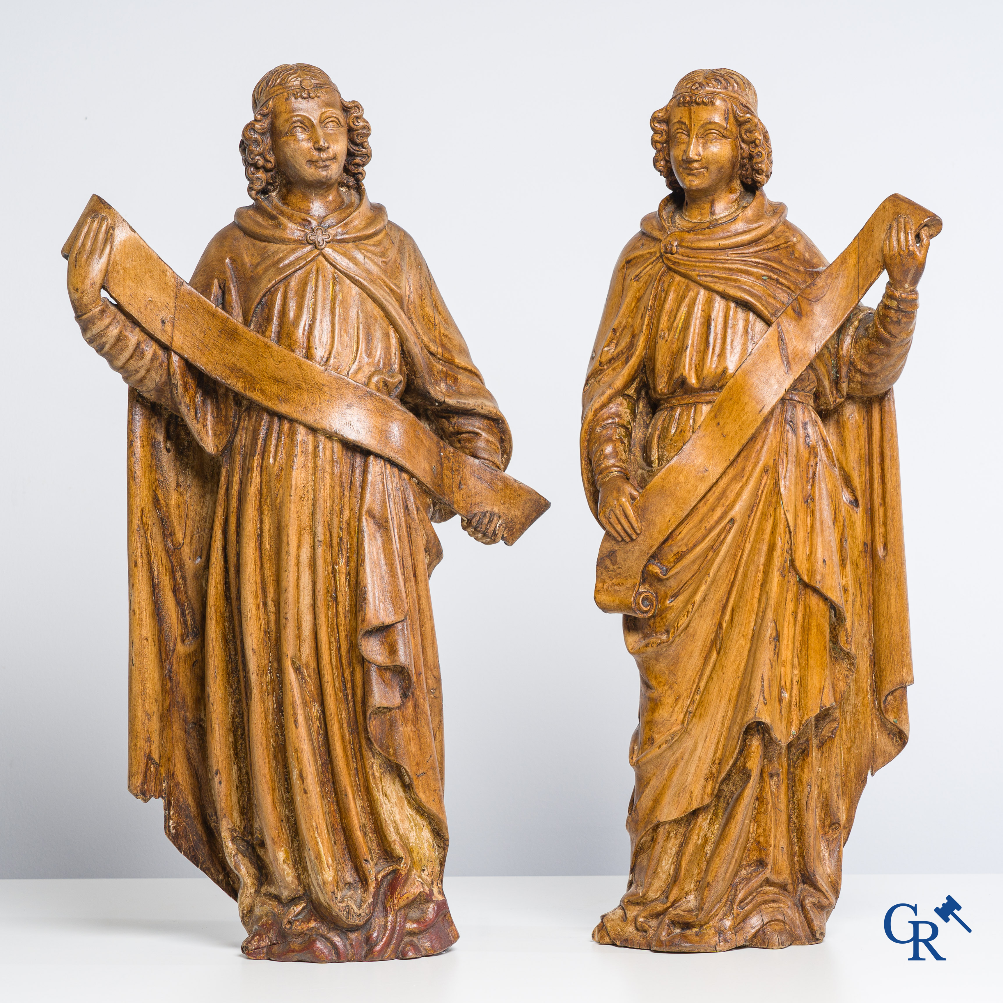 Religious objects. A pair of wood-carved angels. Late 18th, early 19th century.