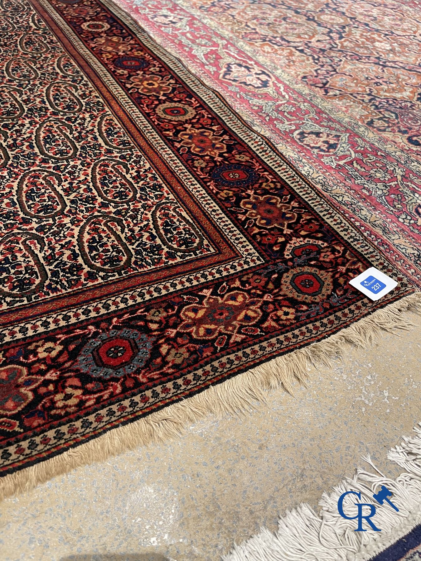 Tapis: Tapis oriental ancien.