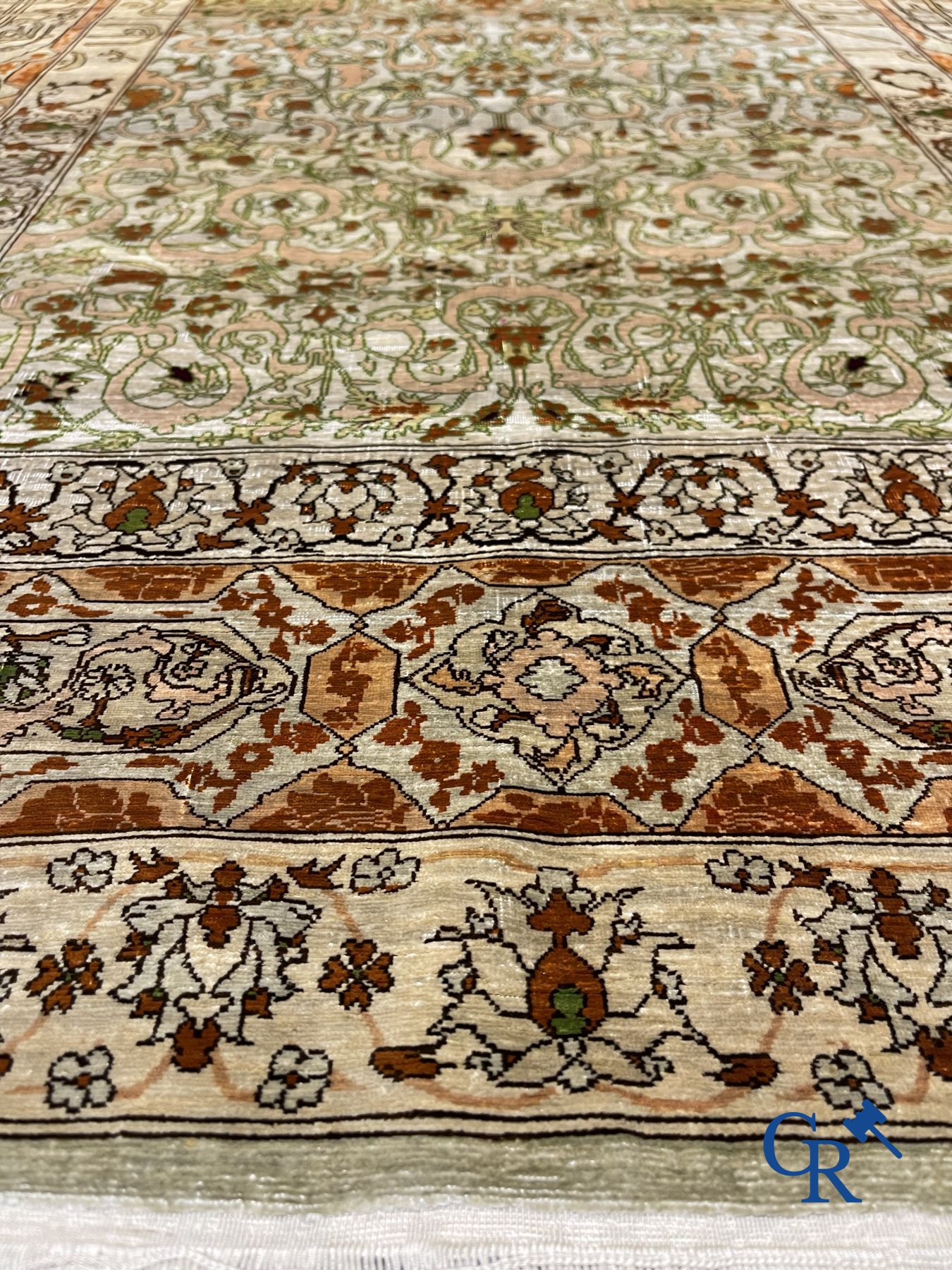 Oriental carpets: An exceptionally signed carpet in silk and gold thread with verses and a floral decor.