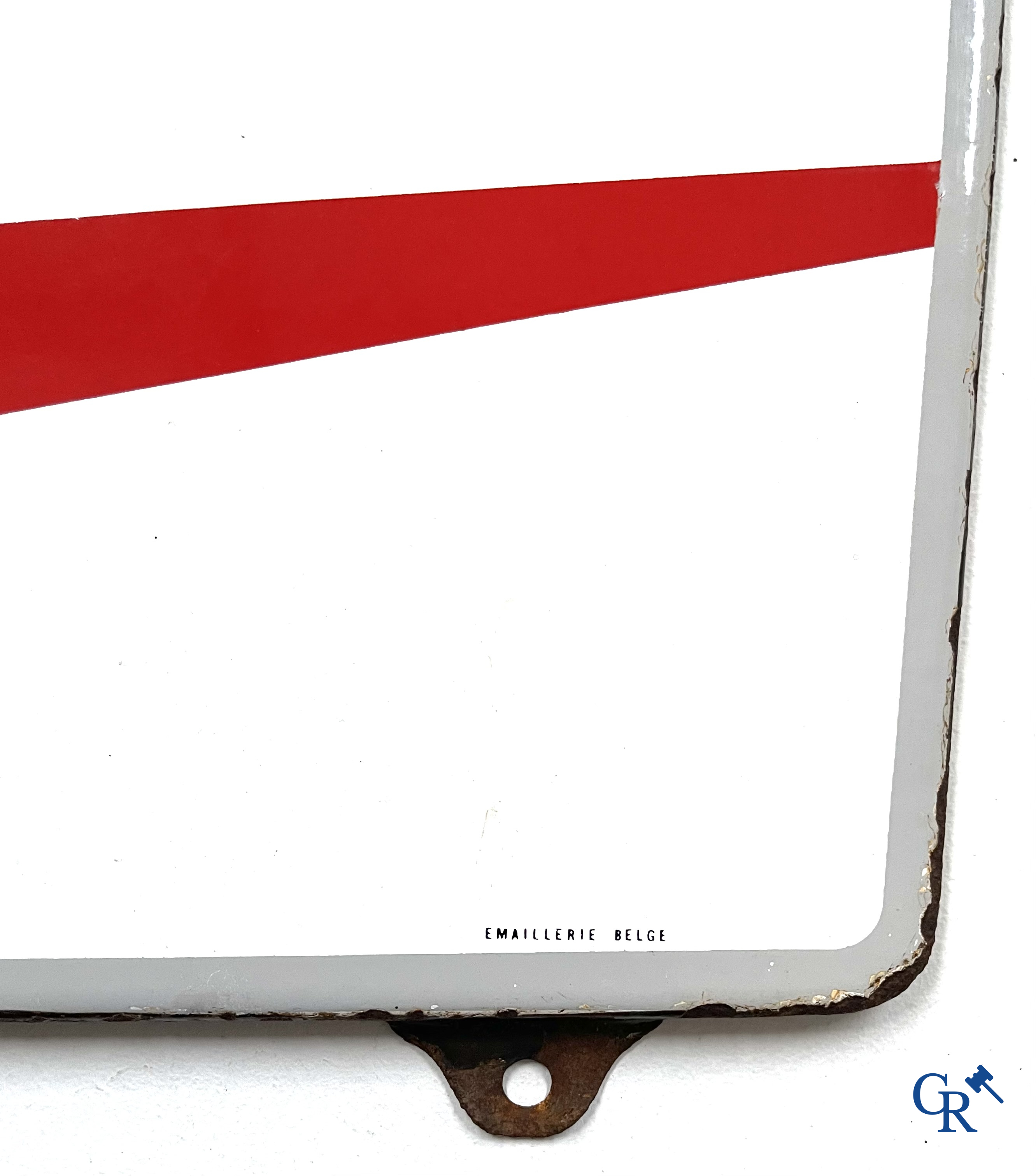 Mobiloil, Emaille reclamebord met grijze omranding en de Mobiloil Pegasus. Emaillerie Belge, T.P. Bruxelles 1953.