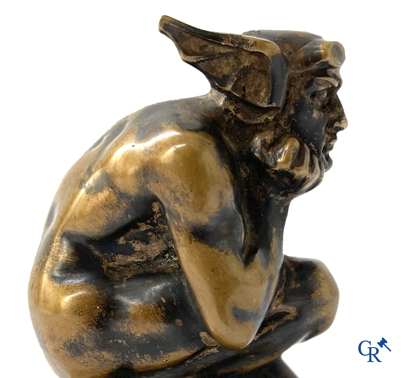 Automobilia, Een originele fijn geciseleerde bronzen auto mascotte naar een model van Gustave Poitvin. circa 1930.