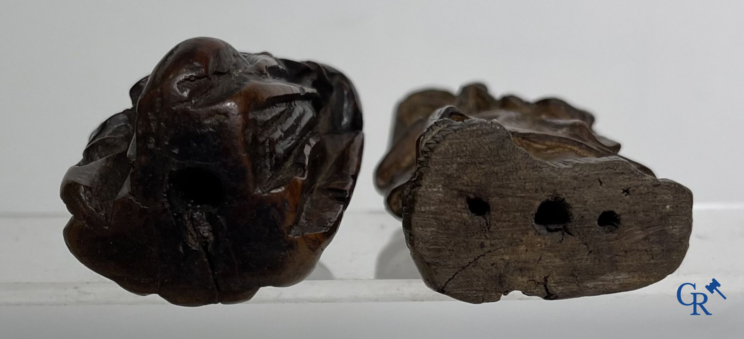 2 religious fragments in palm wood and lime wood. 16th-17th century.