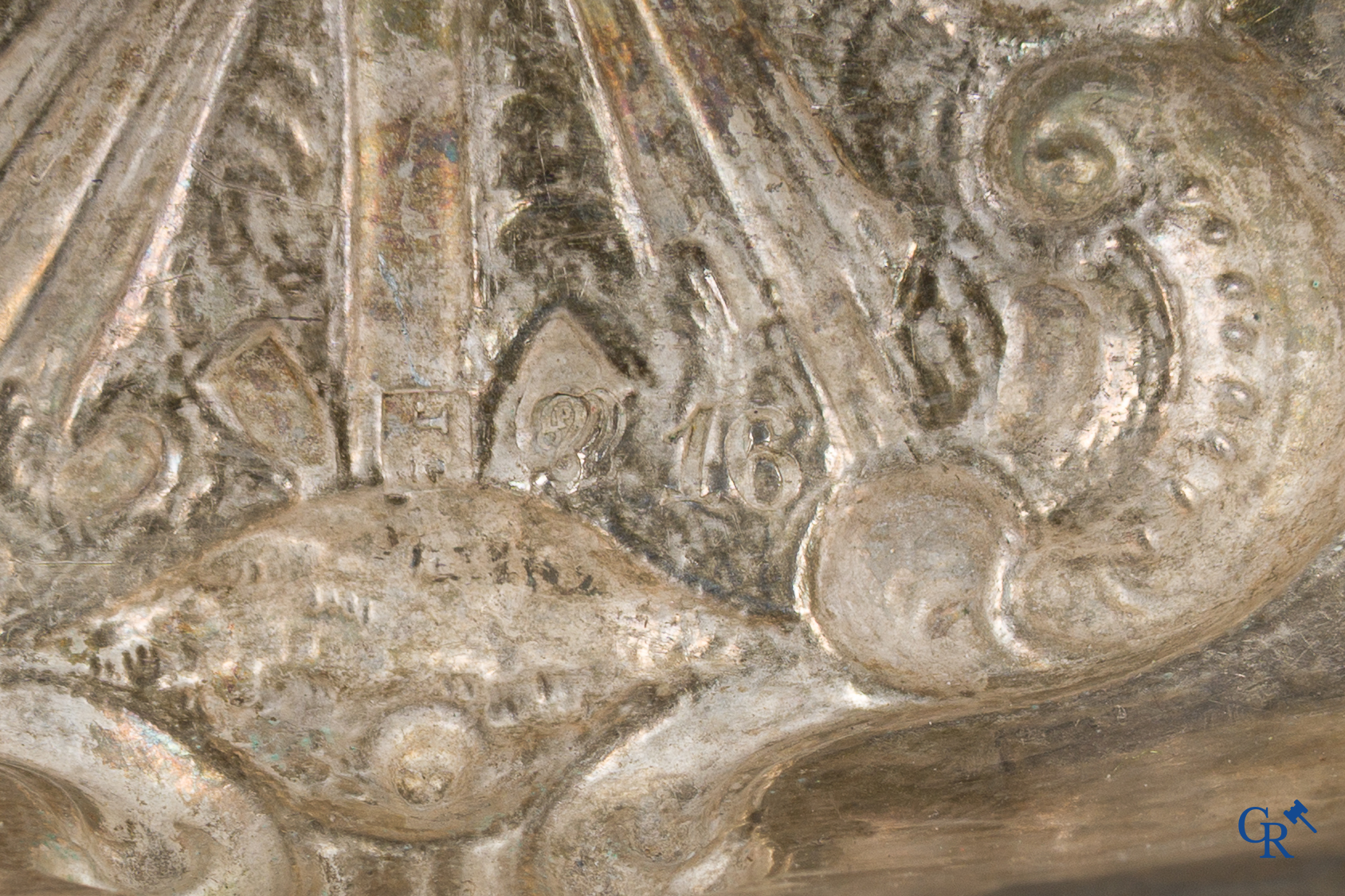 Objets religieux, un reliquaire en argent et laiton. Plusieurs poinçons, argent 2ème titre.