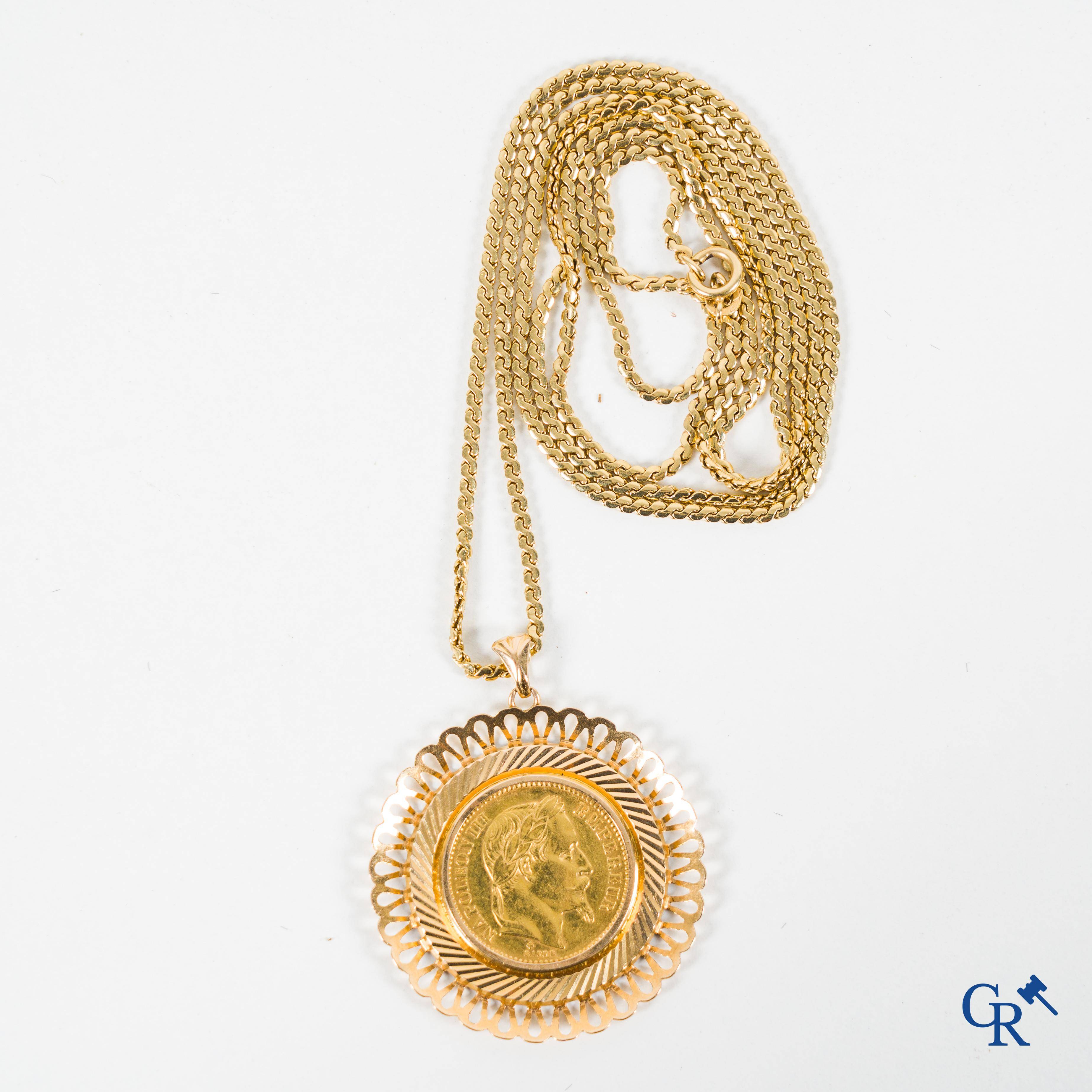 Jewellery, a mounted gold coin Napoleon III as a pendant on a necklace in gold 750°/00.