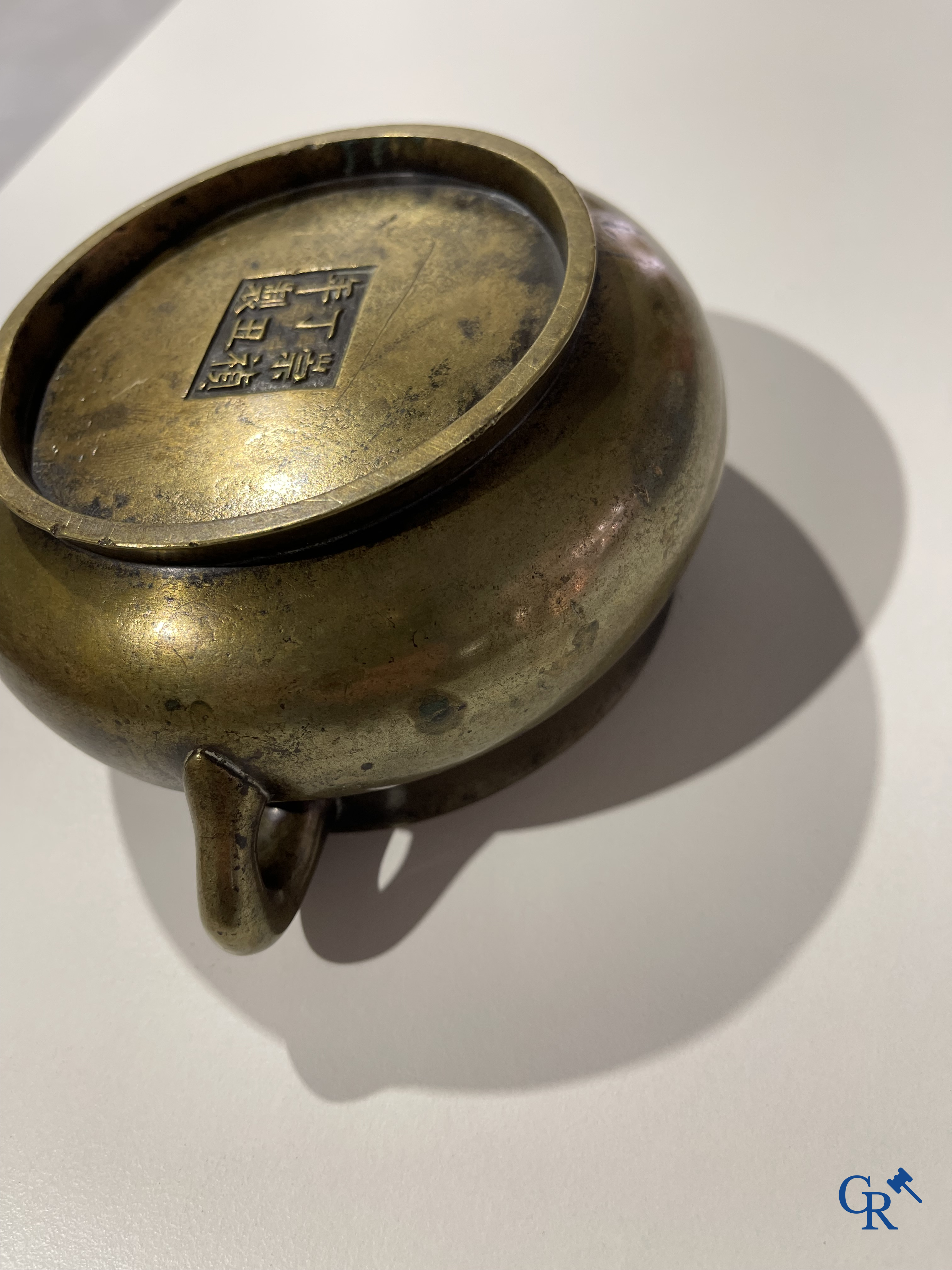 Asian Art, a Chinese bronze incense burner. Chóngzhēn Dīngchǒu nián zhì 崇禎丁丑年製 mark, dated 1637.