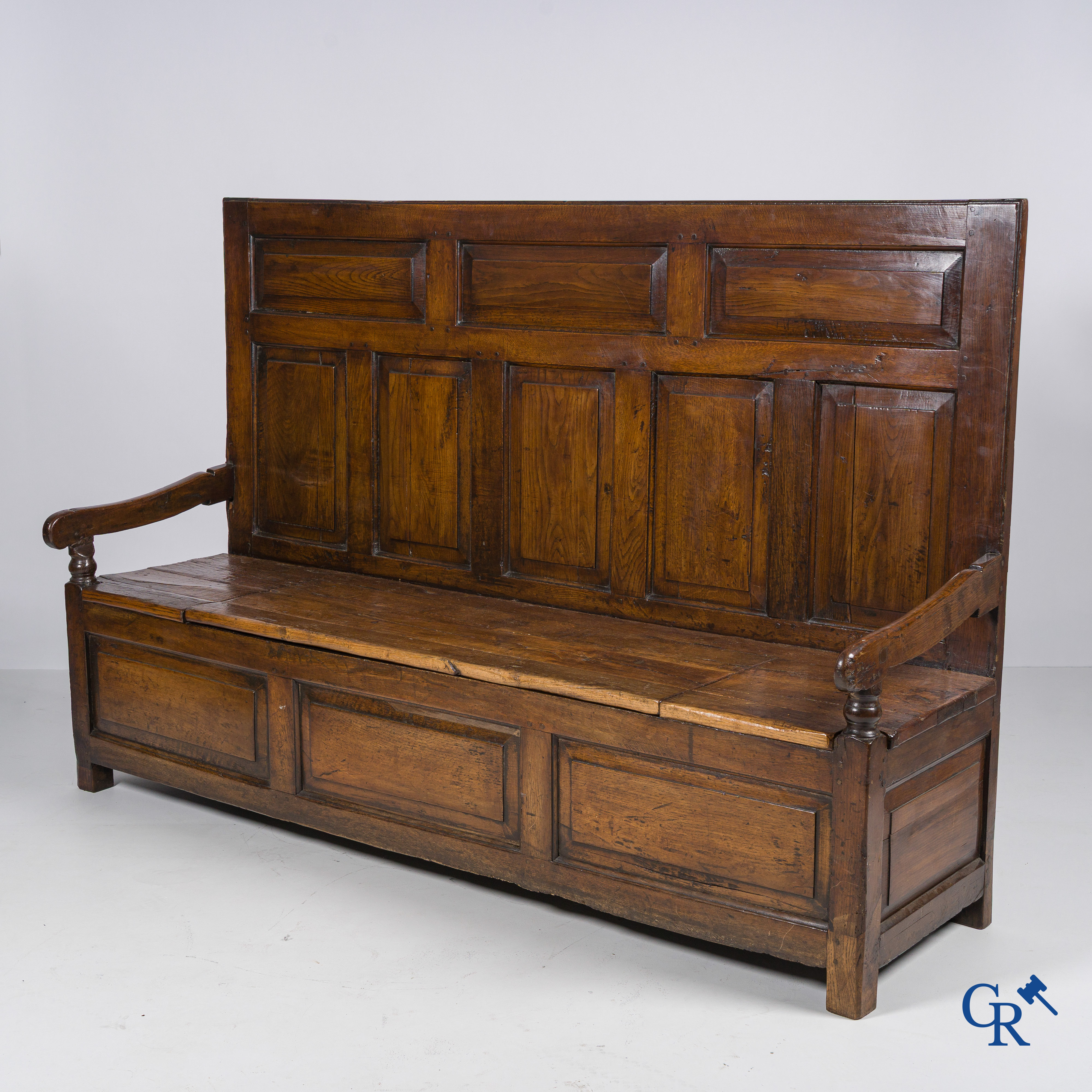 Antieke eikenhouten halbank met opbergruimte. Mooie patina. 18e eeuw.