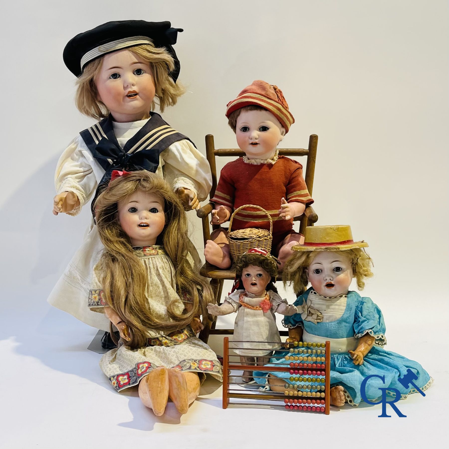 Toys: antique dolls: 5 German character dolls with porcelain head.