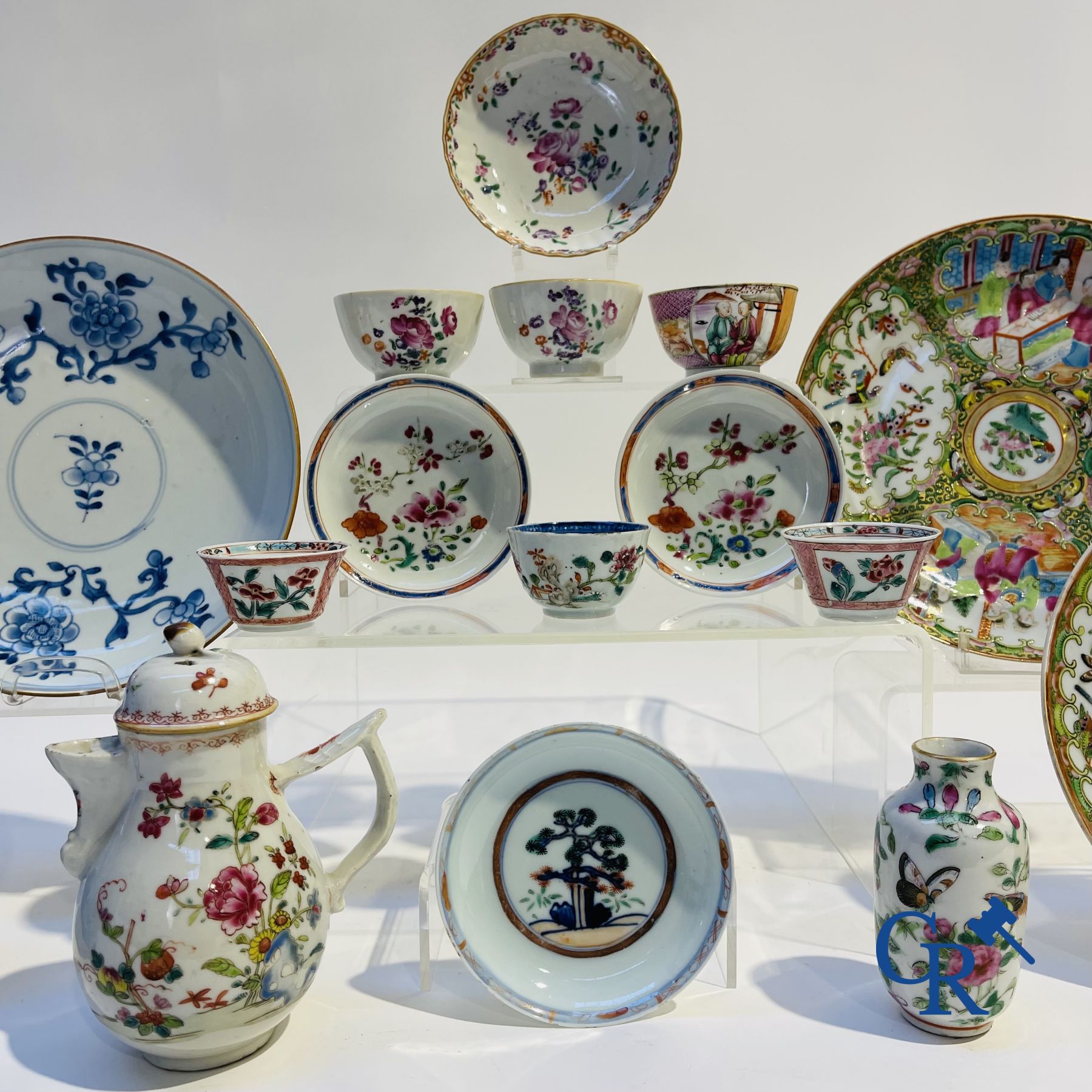 Porcelaine chinoise: 16 pièces de porcelaine chinoise XVIIIème et XIXème.