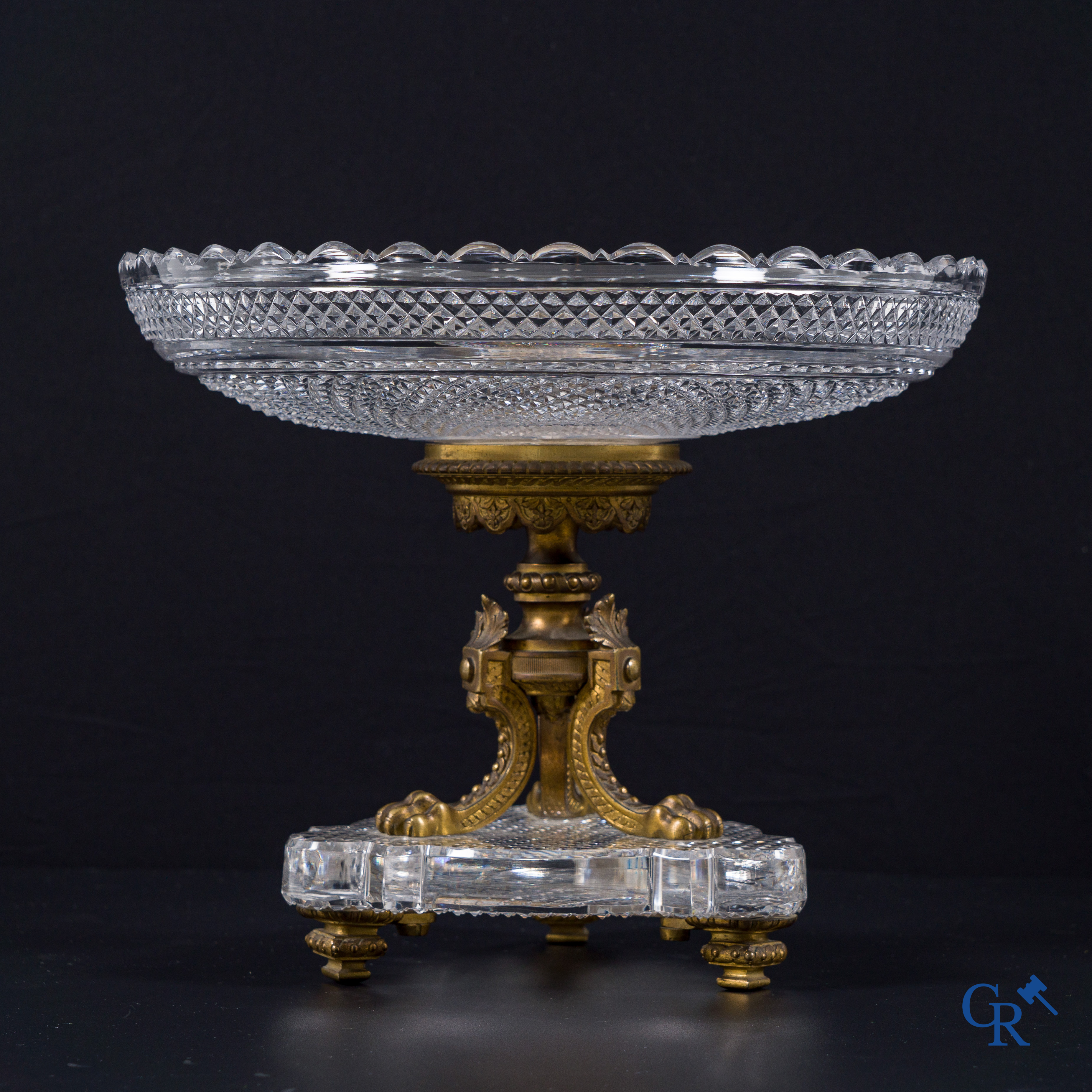 Beautiful "milieu the table" or centerpiece in gilded bronze and Baccarat crystal. Late 19th century, Napoleon III period.