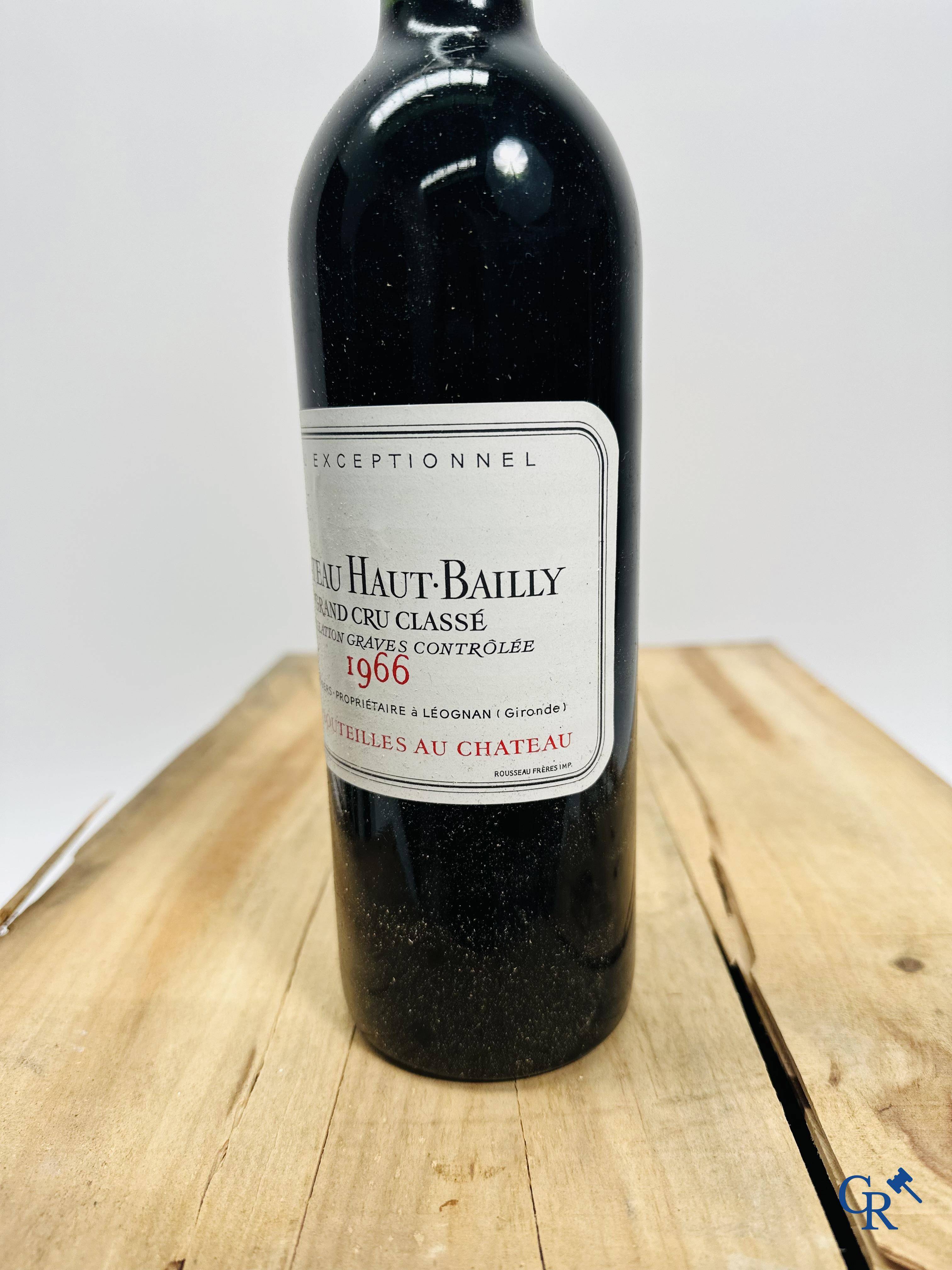 Wijn - Bordeaux: Château Haut-Bailly 1966, 0,75L. Rouge. Grand Cru Classé.