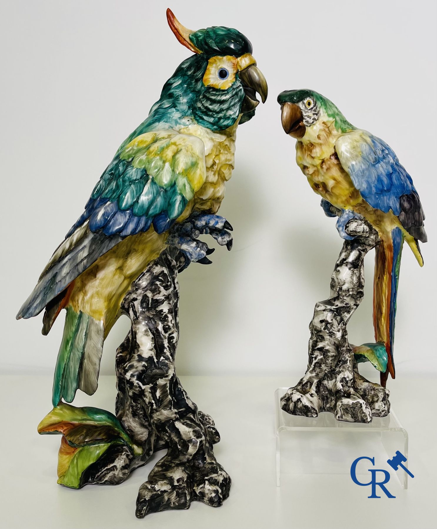 A lot of 4 birds in German porcelain and Italian faience.