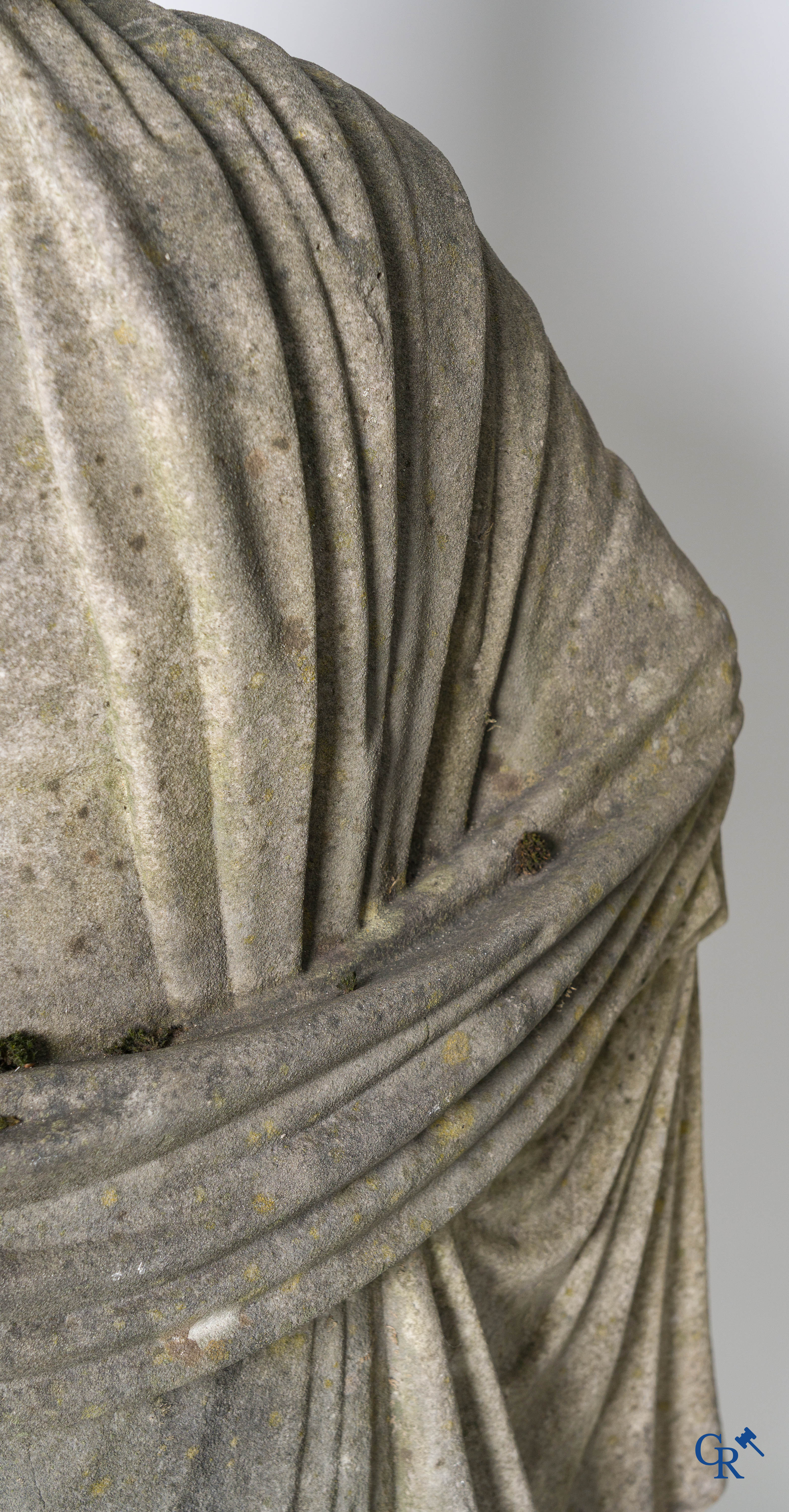 2 Imposante sculpturen in gebeeldhouwd marmer. De Romeinse godin Cerès en de Griekse god Asklepios. Circa 1700-1750.