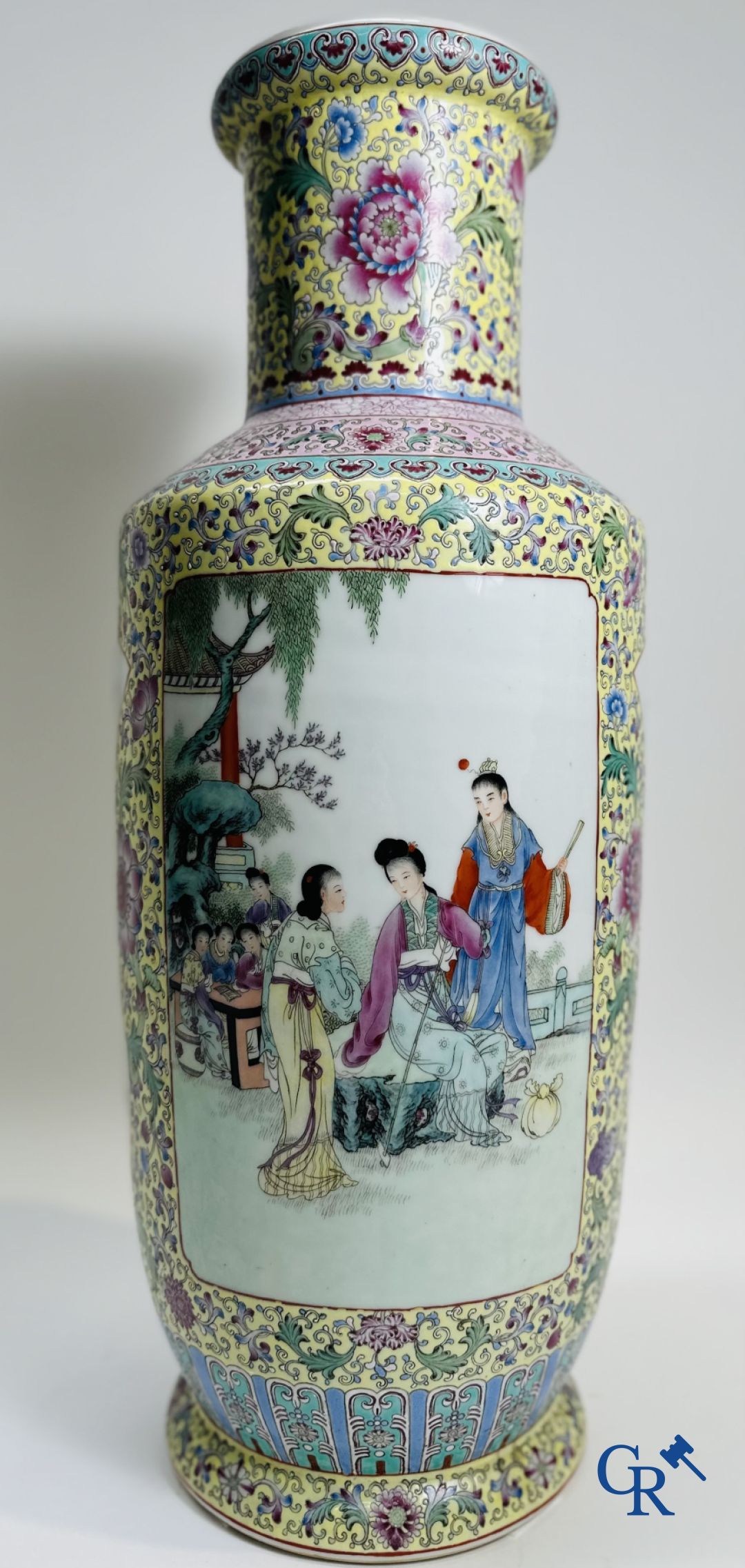 Porcelaine Chinoise: Grand vase Chinois à double décor. 20 ème.