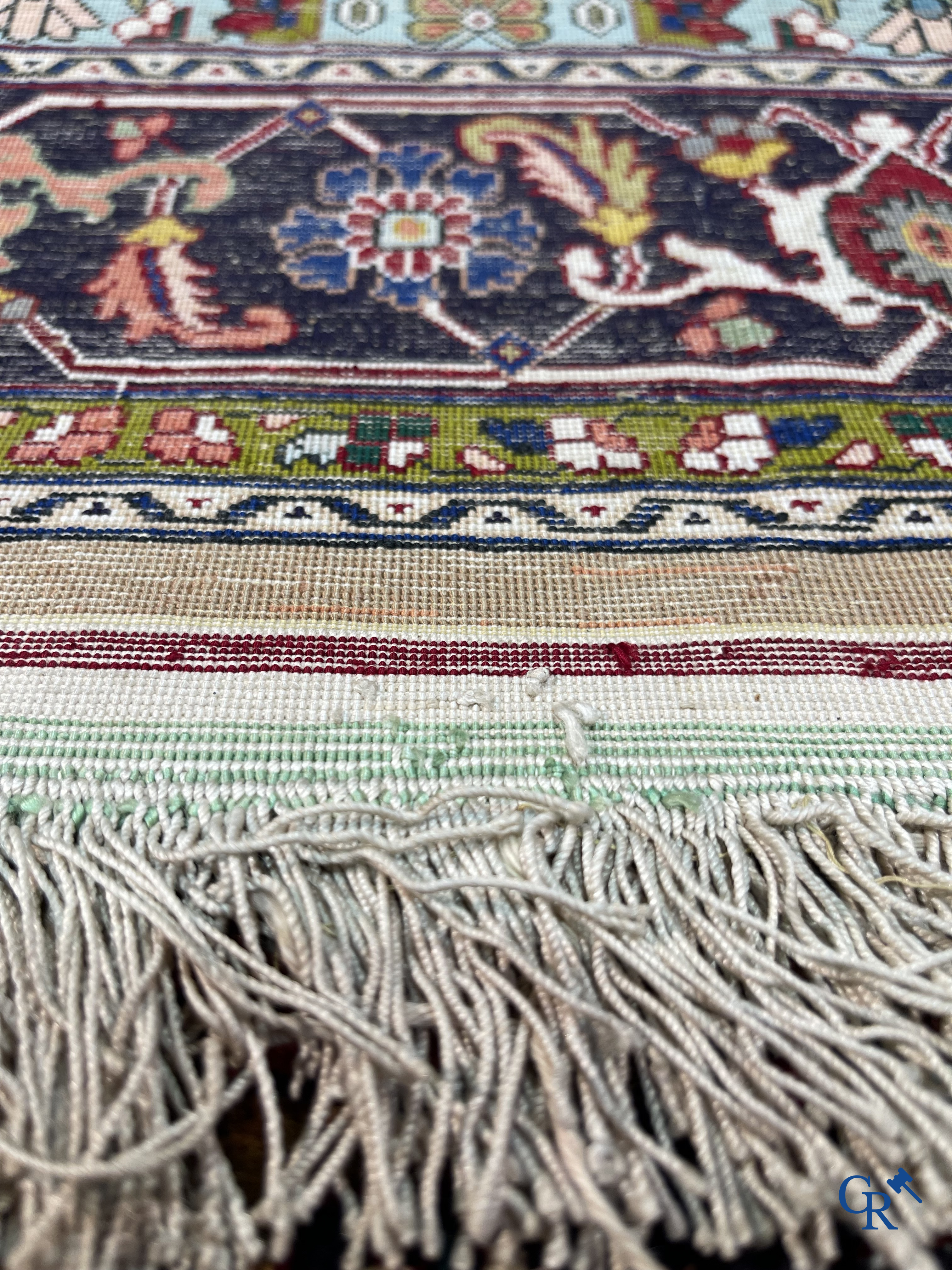 Tapis d'Orient: Heriz, un tapis finement noué décoré de fil d'argent.