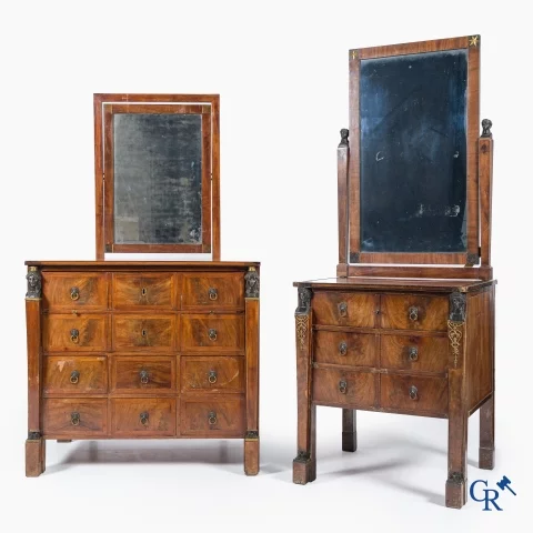 Chapuis, een mahonie houten herenkaptafel en dames toilettafel met geciseleerde bronzen. Empire, circa 1810.