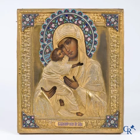 Russisch werk. Moeder Gods van Vladimir. Grote icoon bewerkt met cloisonné emaille.